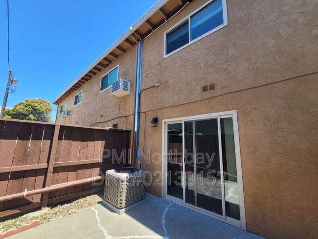 Building Photo - 1206 Dana Dr