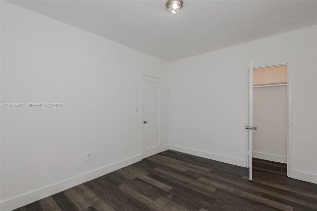 Building Photo - 8340 Crespi Blvd