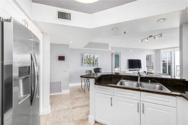 Building Photo - 1800 Sunset Harbour Dr