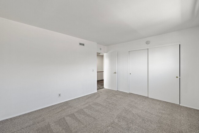 Building Photo - Spacious Home on Corner Lot!