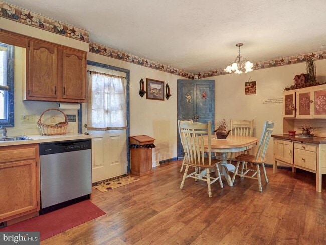 Building Photo - 16 Colonial Dr