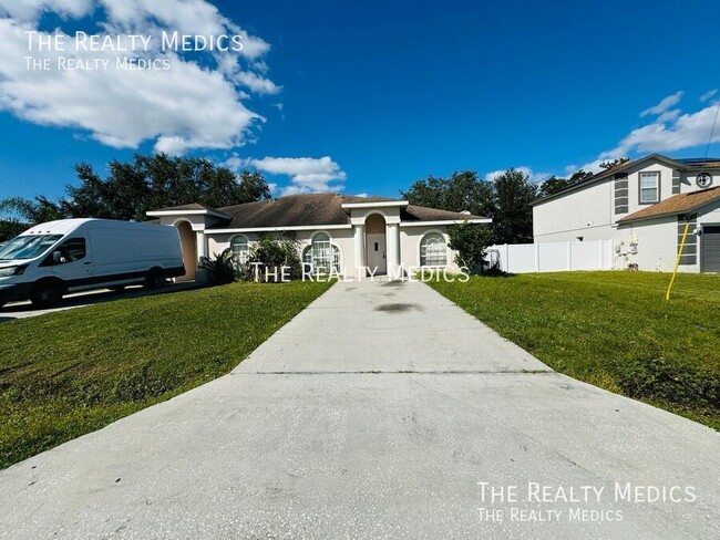 Building Photo - Charming 4 beds 2 baths in Poinciana