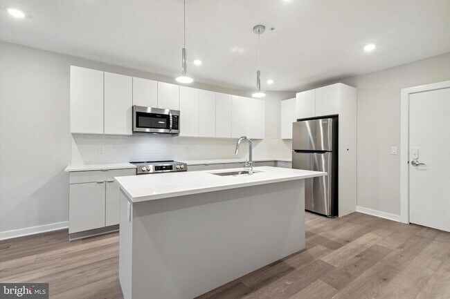 Building Photo - 3449 Scotts Ln