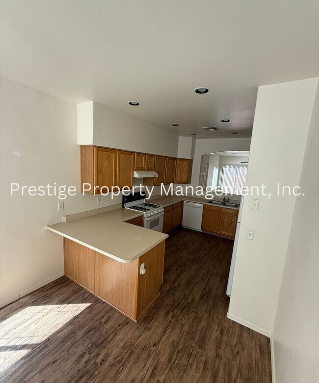 Building Photo - Sahuarita Gem Call Now
