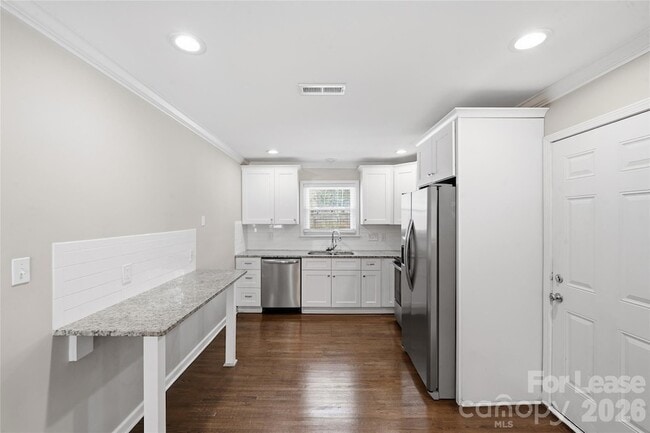 Building Photo - 2521 Dora Dr