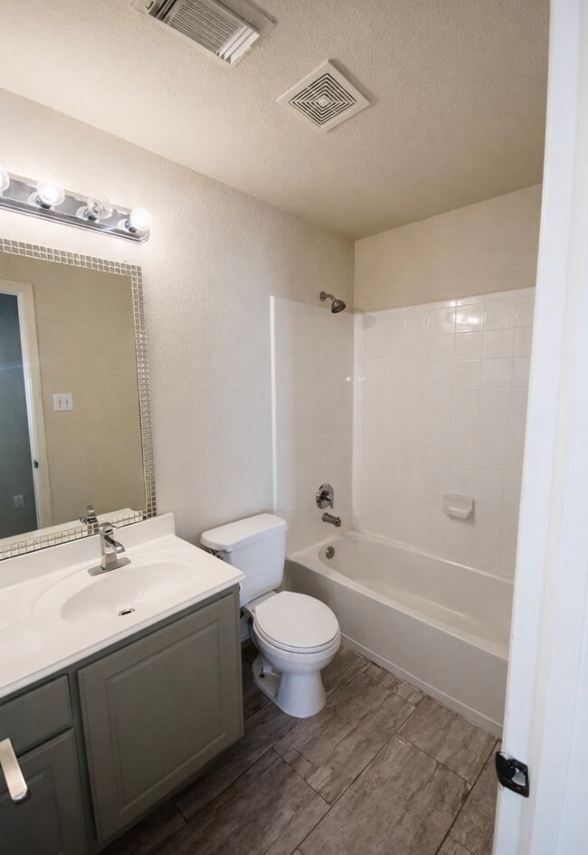 Building Photo - 1035 Auburn View Ln