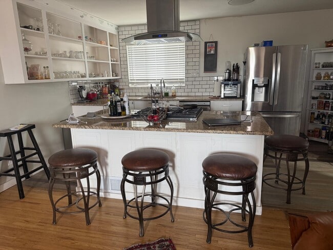 Building Photo - 1804 Cornell Dr SE