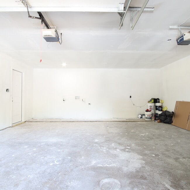 Building Photo - 3629 Venice Dr