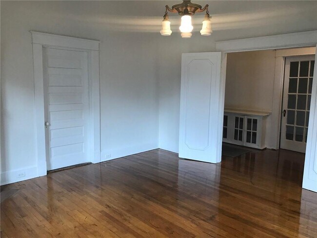 Building Photo - 855 Savannah St
