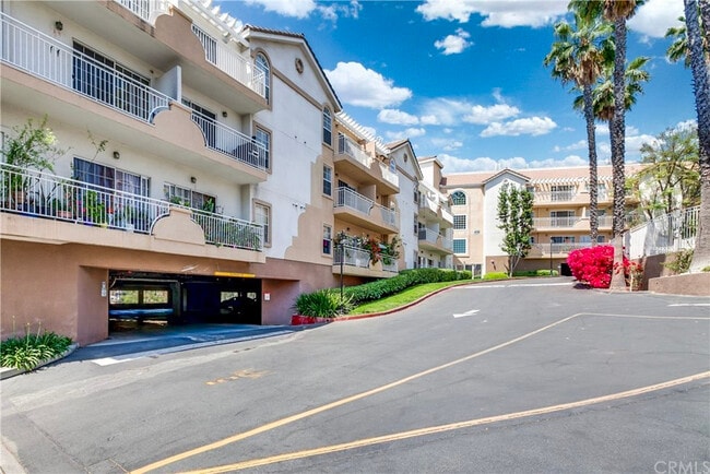 Building Photo - 4755 Templeton St