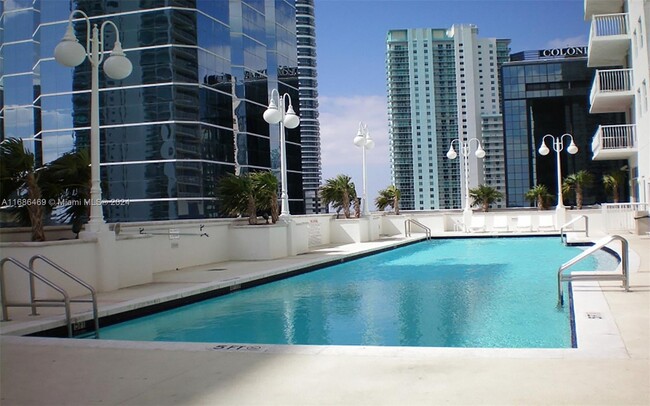 Building Photo - 1200 Brickell Bay Dr