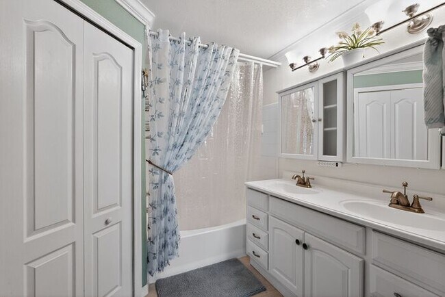 Building Photo - 4114 Central Sarasota Pkwy