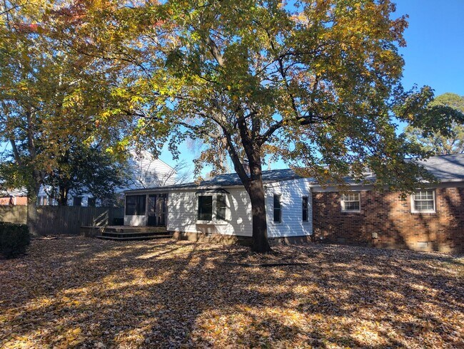 Building Photo - Beautiful 3bd/1.5ba with workshop and large backyard!