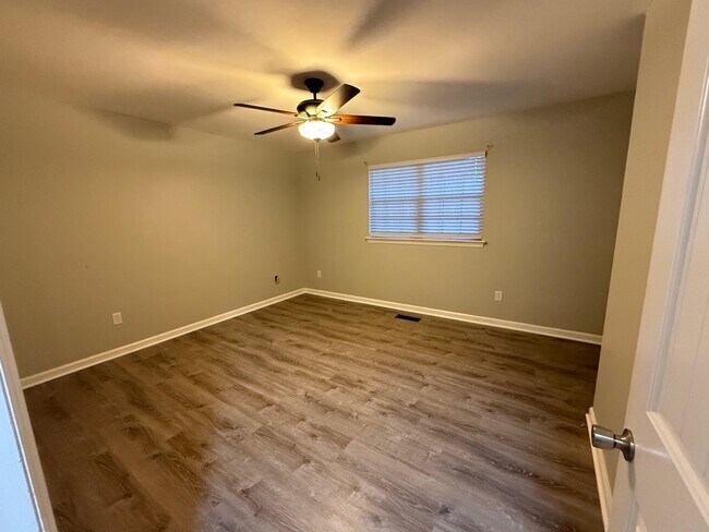 Building Photo - 8909 Quail Run Dr