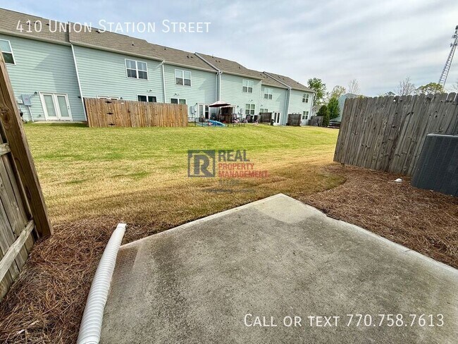 Building Photo - 410 Union Station St