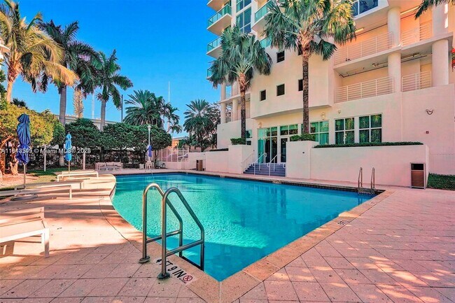 Building Photo - 7910 Harbor Island Dr