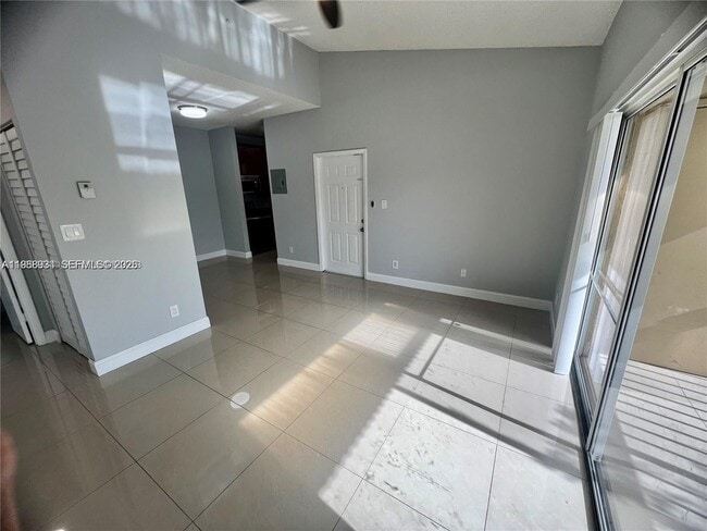 Building Photo - 660 Cypress Club Way