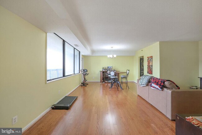 Building Photo - 3713 S George Mason Dr