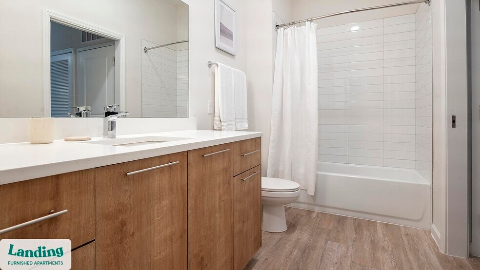 Building Photo - 5256 International Dr