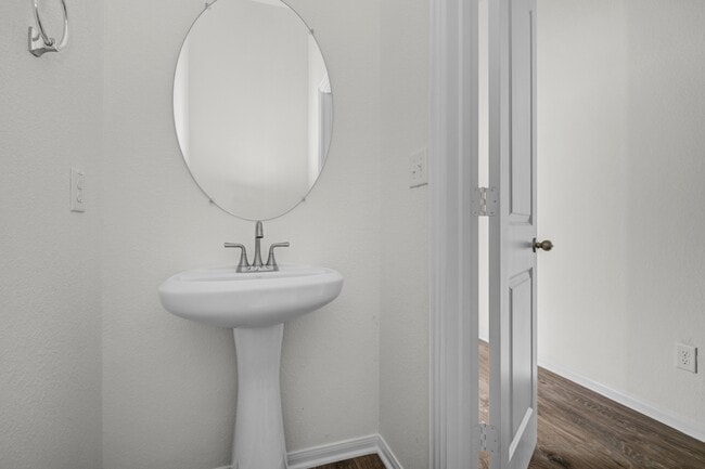 Building Photo - 416 Magnolia St