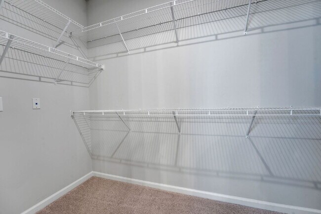 Building Photo - Elegant 4 Bedroom 2.5 Bathroom Home Near Downtown Greenville $2,500/mo rent