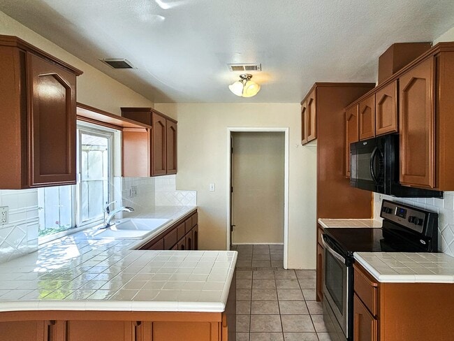 Building Photo - Chula Vista Twin Home