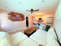Building Photo - 909 Francis Marion Dr