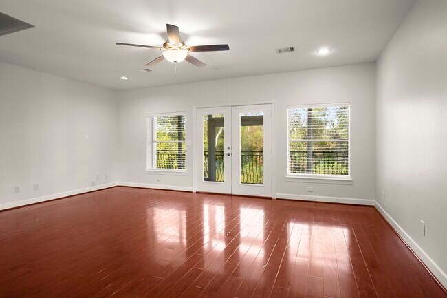 Building Photo - 107 Island Blvd