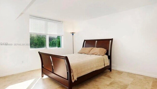 Building Photo - 1555 N Treasure Dr