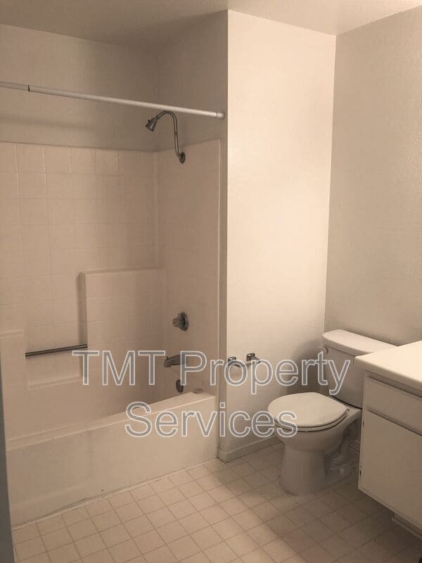 Building Photo - 321 Inger Dr