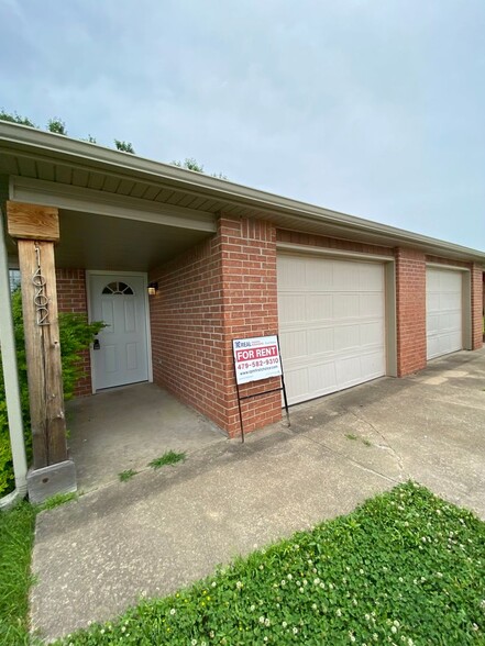 Building Photo - 1660 N Dawn Dr