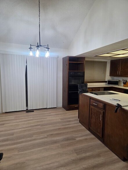 Building Photo - 10722 W Berry Ave