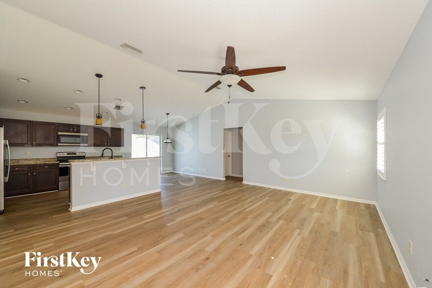 Building Photo - 92 Stanford Rd