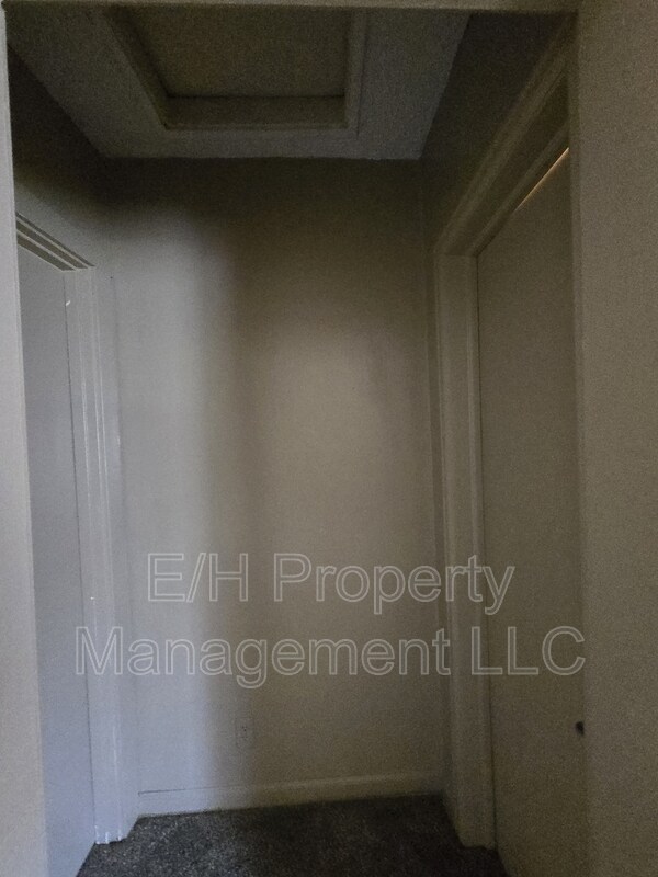 Building Photo - 1419 S Martinson St