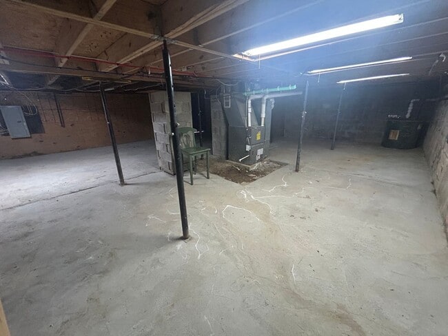 Building Photo - 3-Bedroom Home in Carrick on Private Street