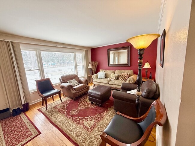 Building Photo - 2909 Oakton St