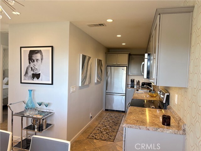 Building Photo - 510 N Villa Ct