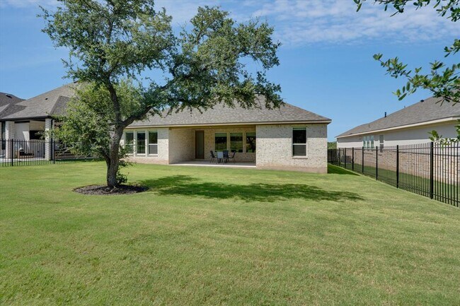 Building Photo - 916 Pear Tree Ln