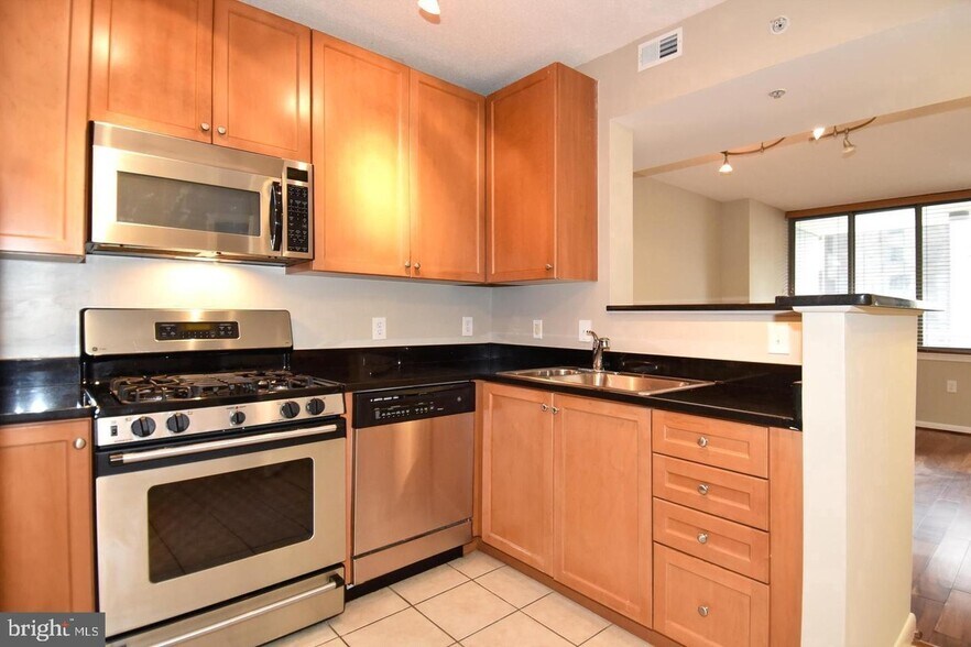 Building Photo - 851 N Glebe Rd