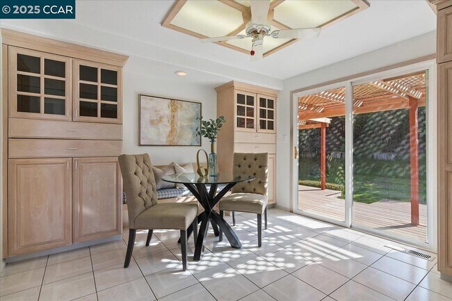 Building Photo - 207 Midway Dr