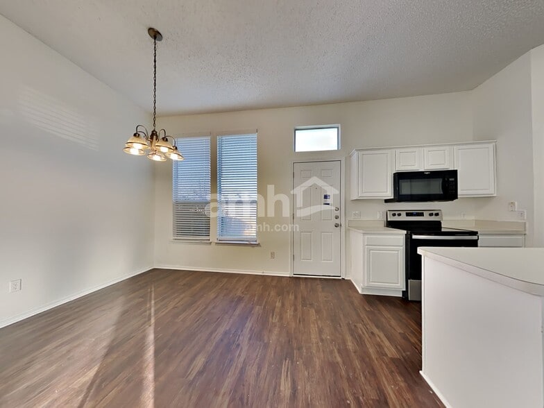 Building Photo - 8629 Garden Springs Dr
