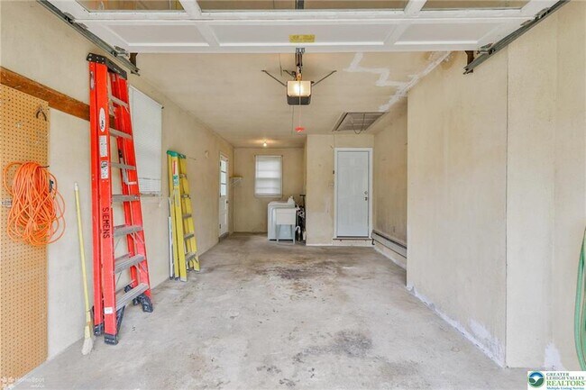 Building Photo - 3030 W Woodlawn St