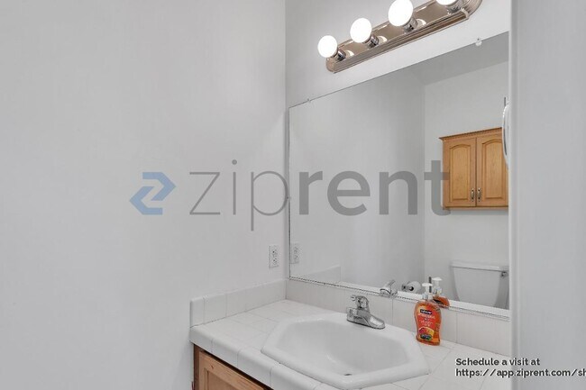 Building Photo - 609 Cambridge St