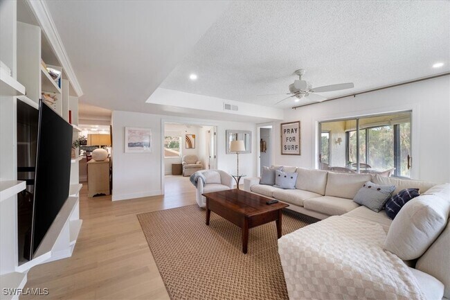 Building Photo - 955 Palm View Dr
