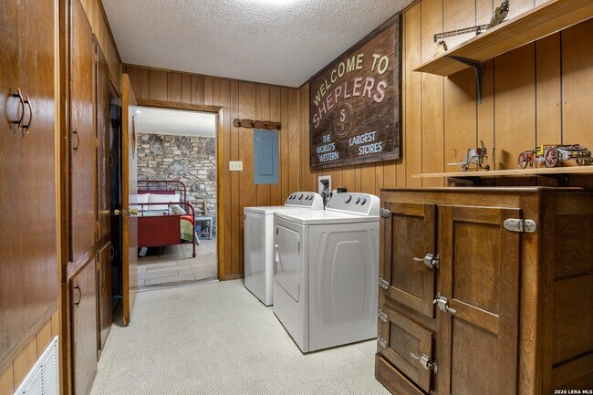 Building Photo - 118 Buffalo Springs Crossing