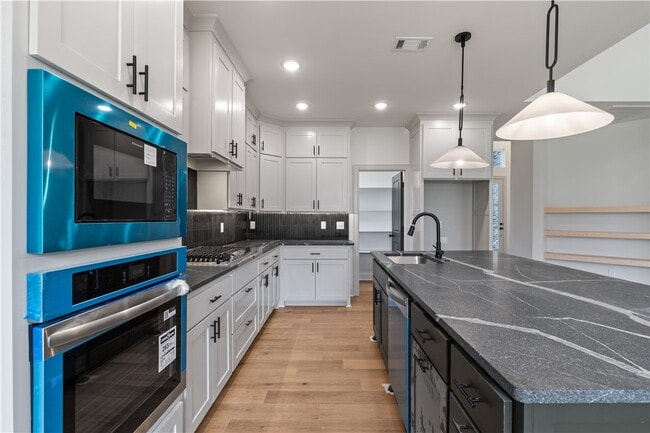 Building Photo - 1121 Whistler St