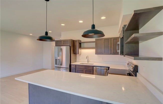 Building Photo - Townhouse 911