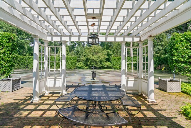 Building Photo - 12 The Courtyard