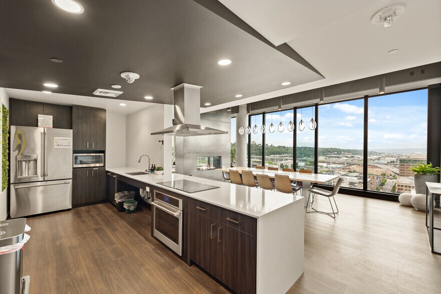 common kitchen - 450 S Main St