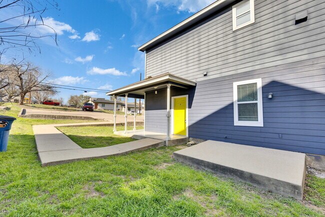 Building Photo - 3201 Jack Cook Dr